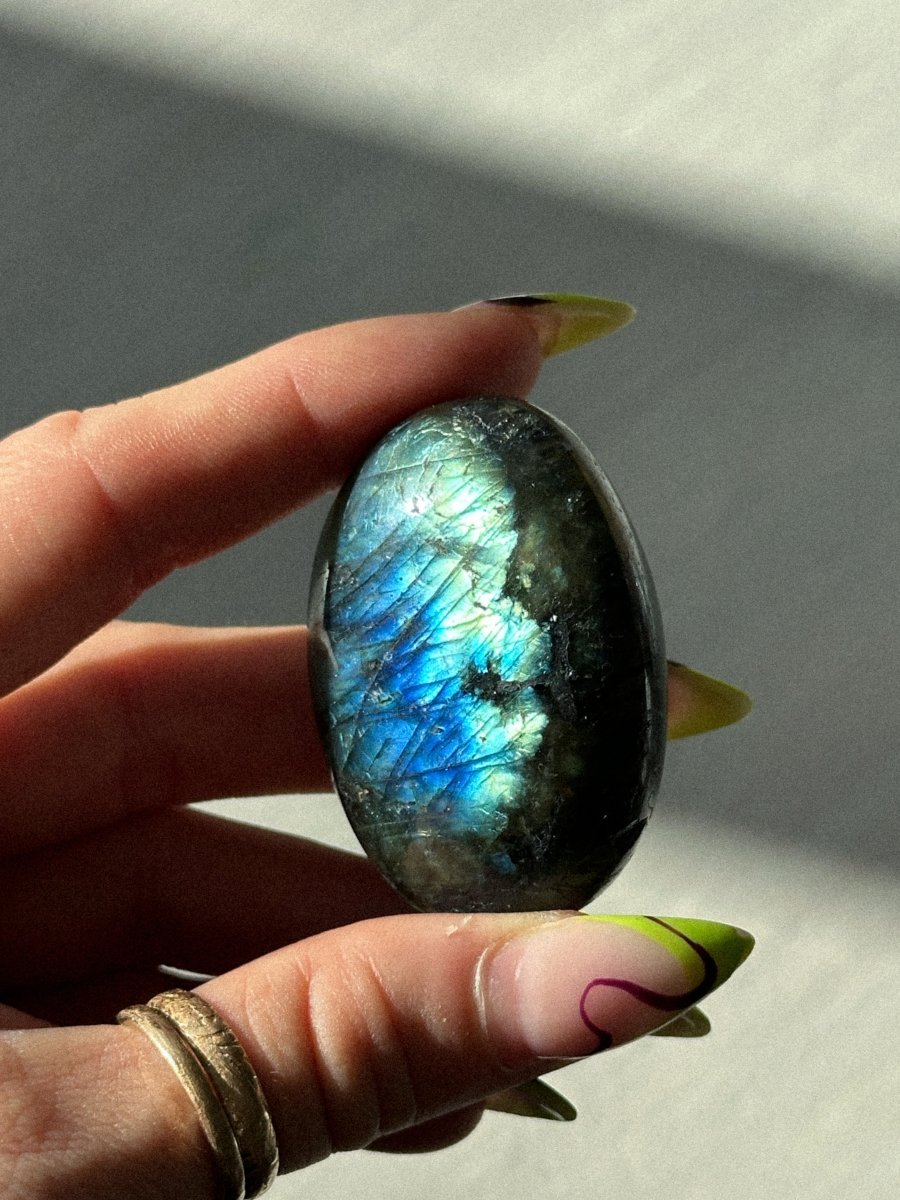 Labradorite Palm Stone LabradoriteMadagascar - Haus of Moss + Moon